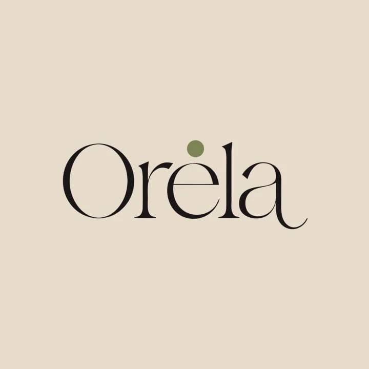 Oréla / εφαρμογή του λογοτύπου σε θερμό ουδέτερο φόντο. Concept ταυτότητας.